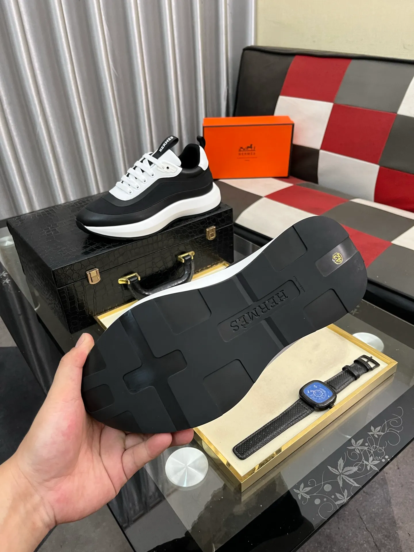 Men's shoes 💰458⌚️⌚️[hermes] Hermès men's fashionable sports shoes, carefully built as an international brand. This casual shoe combines high-quality fabrics and exquisite craftsmanship. It integrates simple and unique design style to interpret the brand's luxurious beauty in a low-key manner. The upper is made of original fabric with a first layer of suede. The layered design has distinct lines on the upper and a lightweight rubber outsole. Light luxury style, the details exude a dynamic masculine atmosphere, elegant and mainstream, size: 38-442️⃣colors available